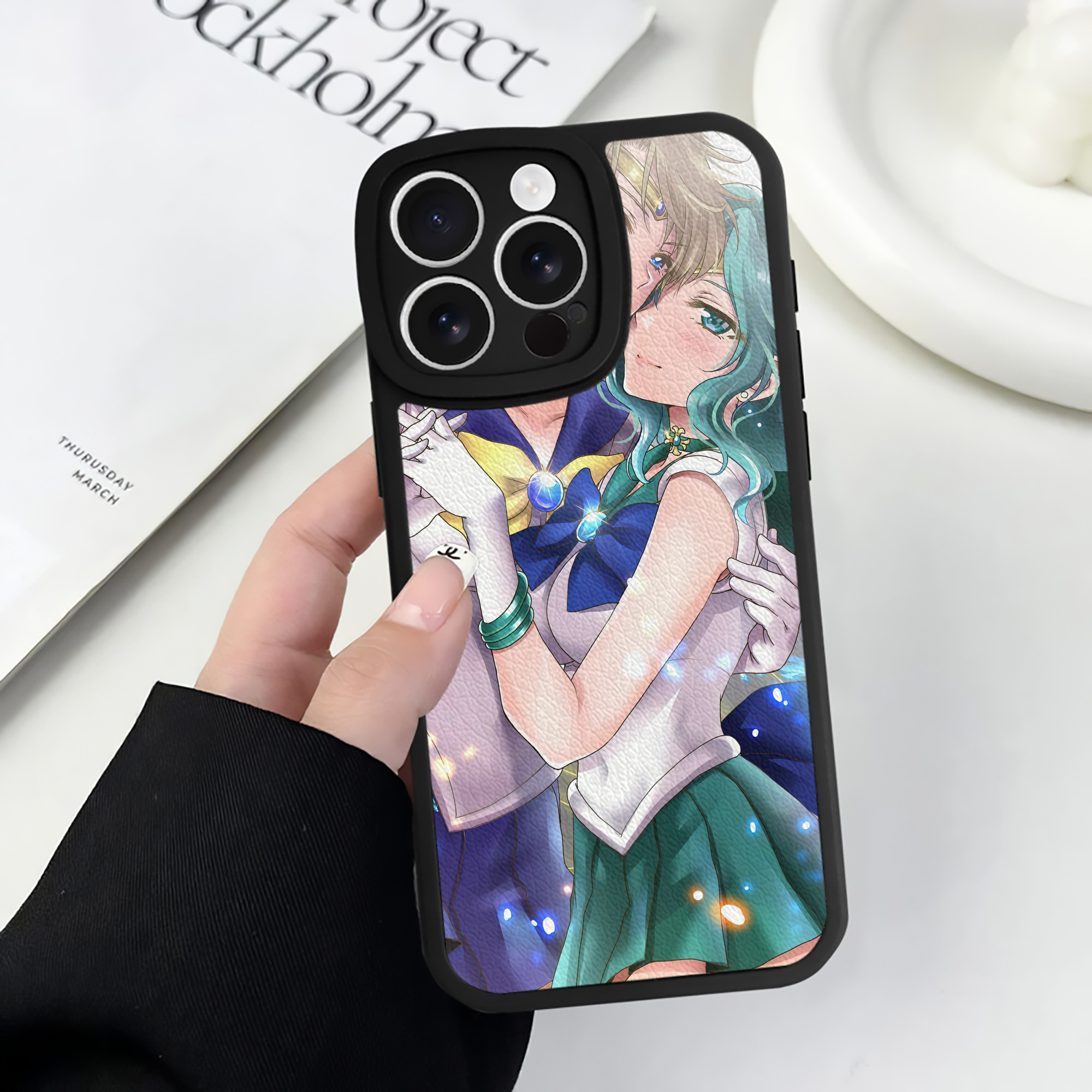 （画像用） 美少女戦士セーラームーン Sailor Moon 【iPhone 16シリーズ対応】シリコンスマホケース（レザー調） 材質：シリコン